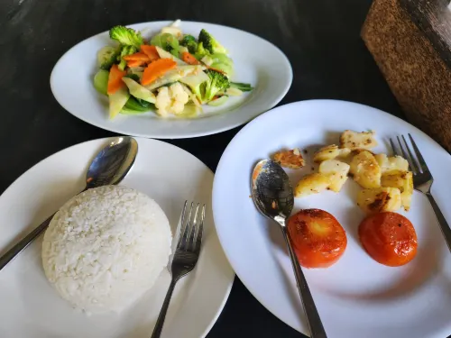 Koh Rong Hill Beach Resort Restauration Photos