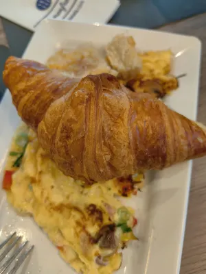 H4 Hotel Hannover Messe Dining Photos