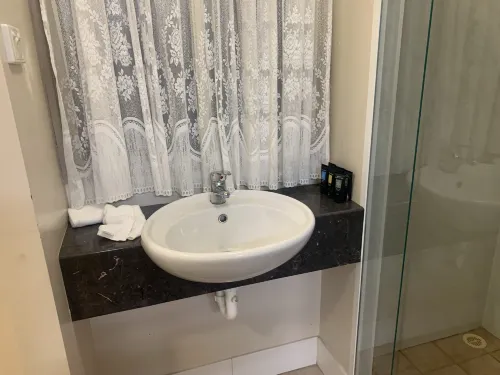 Kalua Motel Rooms Photos