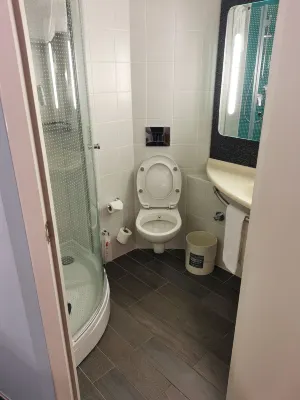 Ibis Ankara Airport Zimmer Photos