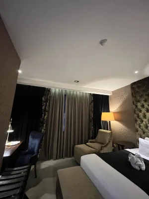 Hotel Amaroossa Grande Bekasi Kamar Photos