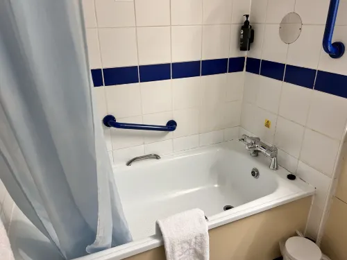 Days Inn by Wyndham Sutton Scotney South Zimmer Photos