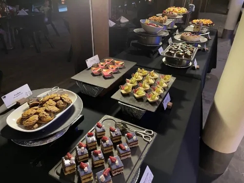 홀리데이 인 리조트 칸두마 몰디브 식사 Photos