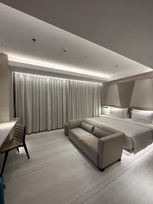 Nuanza Hotel & Convention Cikarang Kamar Photos