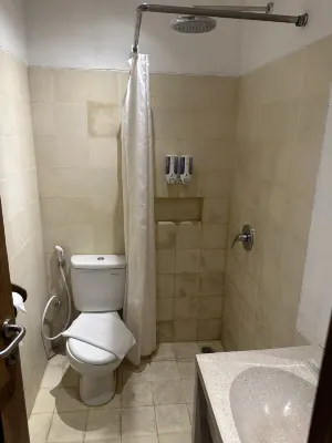 Adhisthana Hotel Kamar Photos