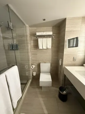 Millennium Hilton New York One UN Plaza Rooms Photos