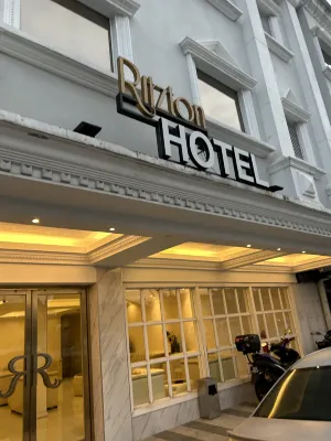 Ritzton Hotel Extérieur Photos