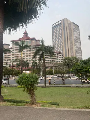 Sedona Hotel Yangon Esterni Photos