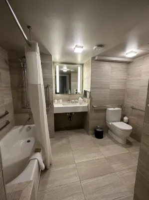 Millennium Hilton New York One UN Plaza Rooms Photos