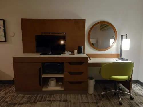 Hampton Inn and Suites by Hilton Windsor Rooms Photos