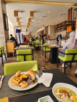 Holiday Inn & Suites Jakarta Gajah Mada Makanan Photos