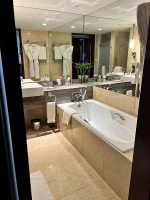 Fairmont Makati Kamar Photos