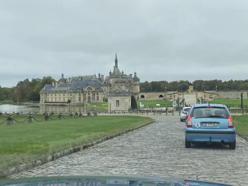Kyriad Chantilly À proximité de l'hôtel Photos