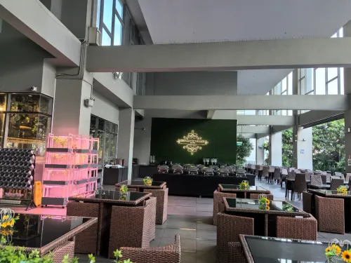V Hotel Lavender Makanan Photos
