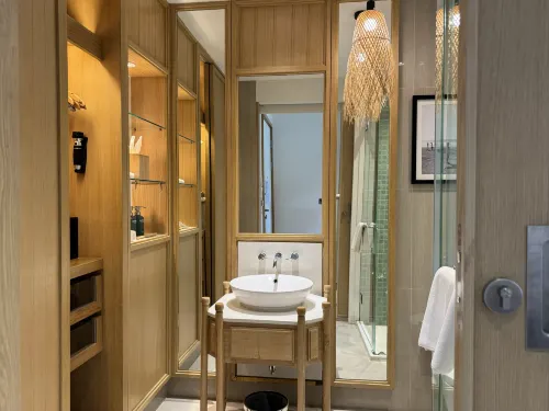 Outrigger Surin Beach Resort Номера Photos