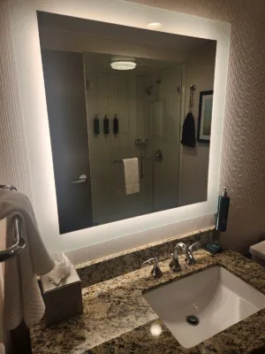 DoubleTree by Hilton Portland, or Rooms Photos