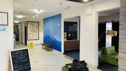 Holiday Inn Express & Suites Detroit - Farmington Hills Espaces publics Photos