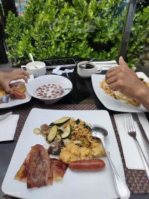 FuramaXclusive Ocean Beach Seminyak Bali Restauranger Photos