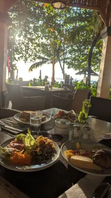 Inna Sindhu Beach Hotel & Resort Dining Photos