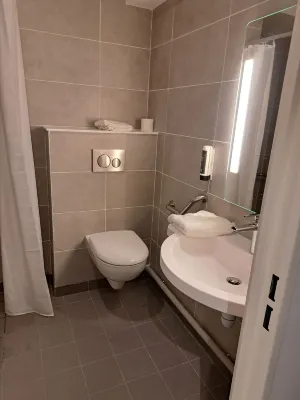 B&B Hotel Marne-la-Vallée Val d'Europe Zimmer Photos