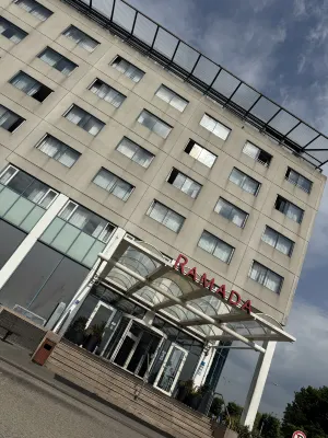 Ramada by Wyndham Amsterdam Airport Schiphol Extérieur Photos