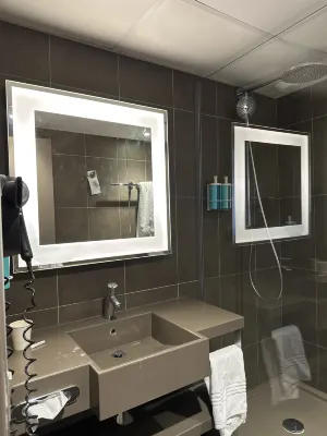 Novotel Paris 17 Kamar Photos