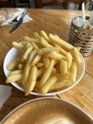 Saint James Backpackers Dining Photos