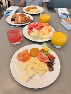 Radisson Blu Hotel, Dubai Media City Питание Photos