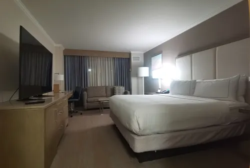 DoubleTree by Hilton Irvine Spectrum Rooms Photos