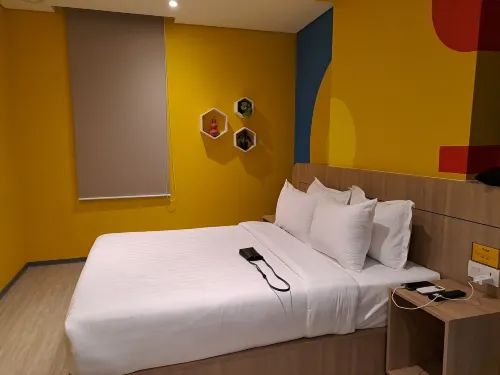 Yellow Bee Resort Cililitan Kamar Photos