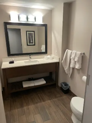 Wingate by Wyndham Calgary Airport Zimmer Photos