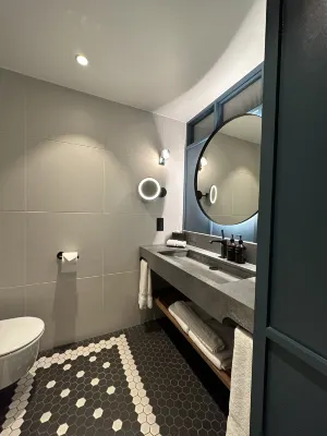 The Gantry London, Curio Collection by Hilton Chambres Photos