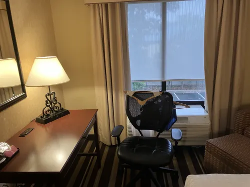 Hampton Inn Washington-Dulles Int'l Airport South Rooms Photos