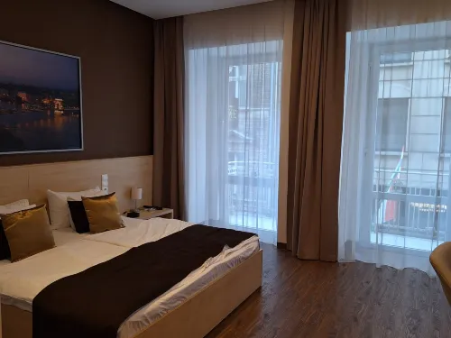 Promenade City Hotel Rooms Photos