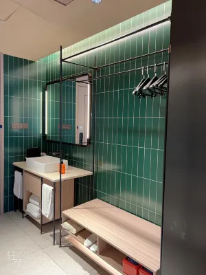 Orange Hotel Kamar Photos