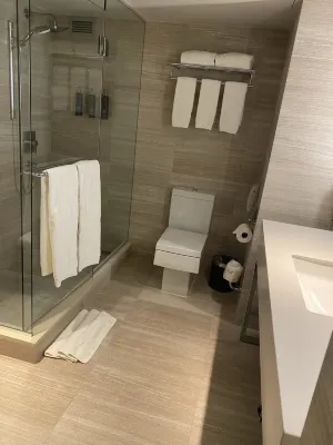 Millennium Hilton New York One UN Plaza Rooms Photos