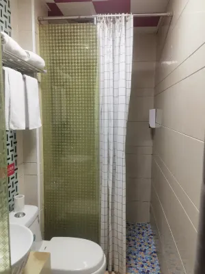 Haifa Hotel (Global Harbor Jinshajiang Road Subway Station) Camere Photos