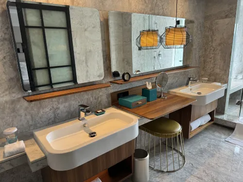 the Lotus Hotel Kamar Photos