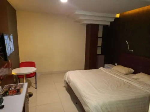 Empress Hotel Makassar City Center by Life Kamar Photos