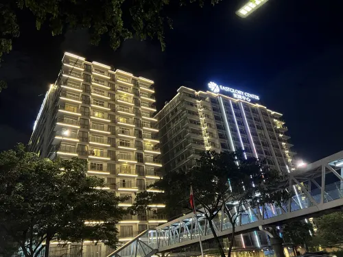 Luxury hotel near City of Dreams Solaire NAIA MOA- City of bridge Exteriör Photos