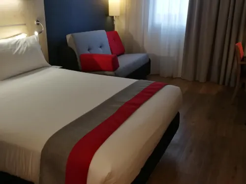 Holiday Inn Express Malaga Airport Zimmer Photos