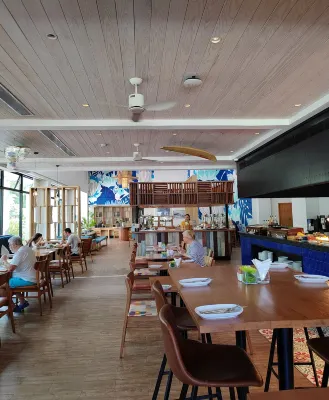 Outrigger Surin Beach Resort Питание Photos