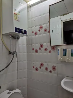 Hong Kong Budget Hostel Rooms Photos