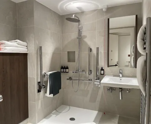 Cove - Landmark Pinnacle Rooms Photos