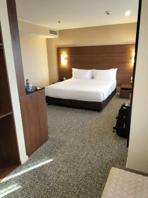 The Sydney Boulevard Hotel Kamar Photos