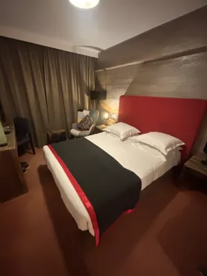 New Hotel Charlemagne Rooms Photos
