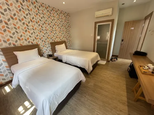 Kama Hotel Kamar Photos