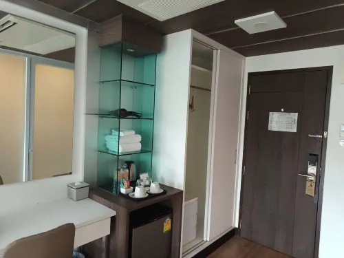 Z Sleep Hotel Kamar Photos