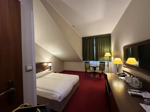 Grand Royal Hotel Kamar Photos