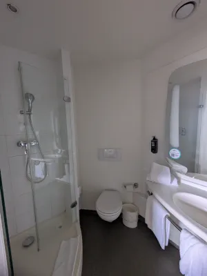 Ibis Brussels Centre Gare Midi Rooms Photos